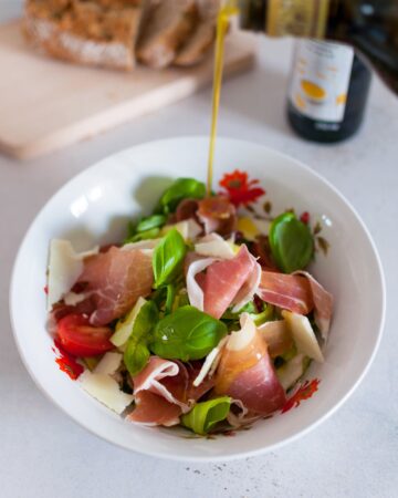 sałatka z szynka dojrzewajaca