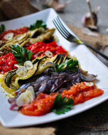 escalivada - sałatka z pieczonych warzyw. Wege