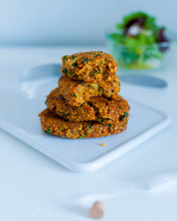 pieczone kotlety z kaszy i warzyw