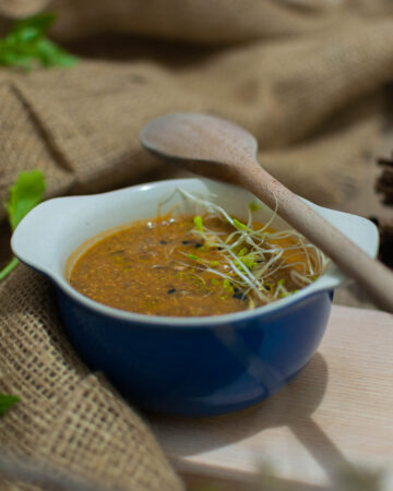 krem z pieczonych warzyw i marynowanego tofu