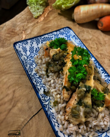 penczak z kurczakiem i sosem kaparowym