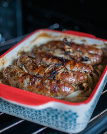 pieczona kielbasa w piwie