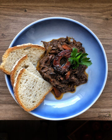 pieczona goleń wołowa