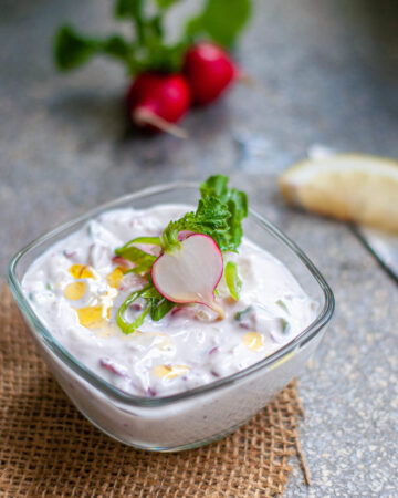 sos rzodkiewkowy na jogurcie