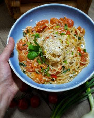 spaghetti z pomidorkami