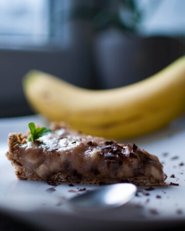 tarta bananowa na daktylowym spodzie