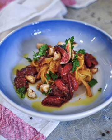 Tagliatelle z purée dyniowym i pomidorkami koktajlowymi z octem balsamicznym